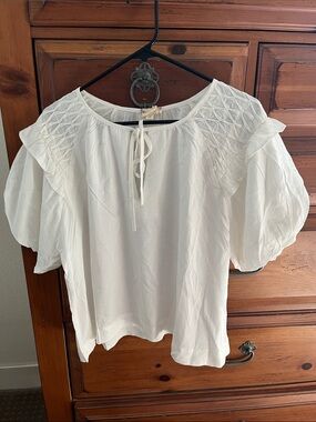 Hem & Thread White Smocked Yoke Puff Sleeve Top Size Large NWT